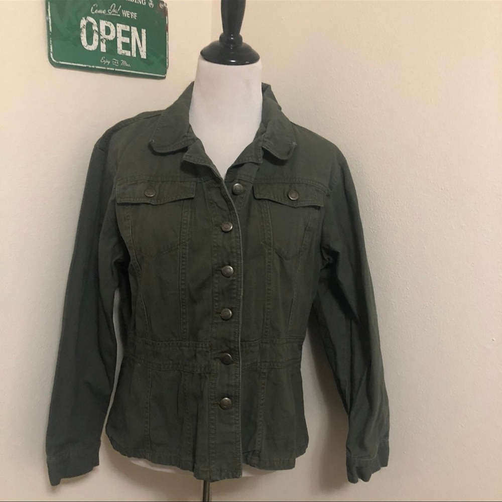 Northcrest Green Utility Jacket with Collar and Long Sleeves